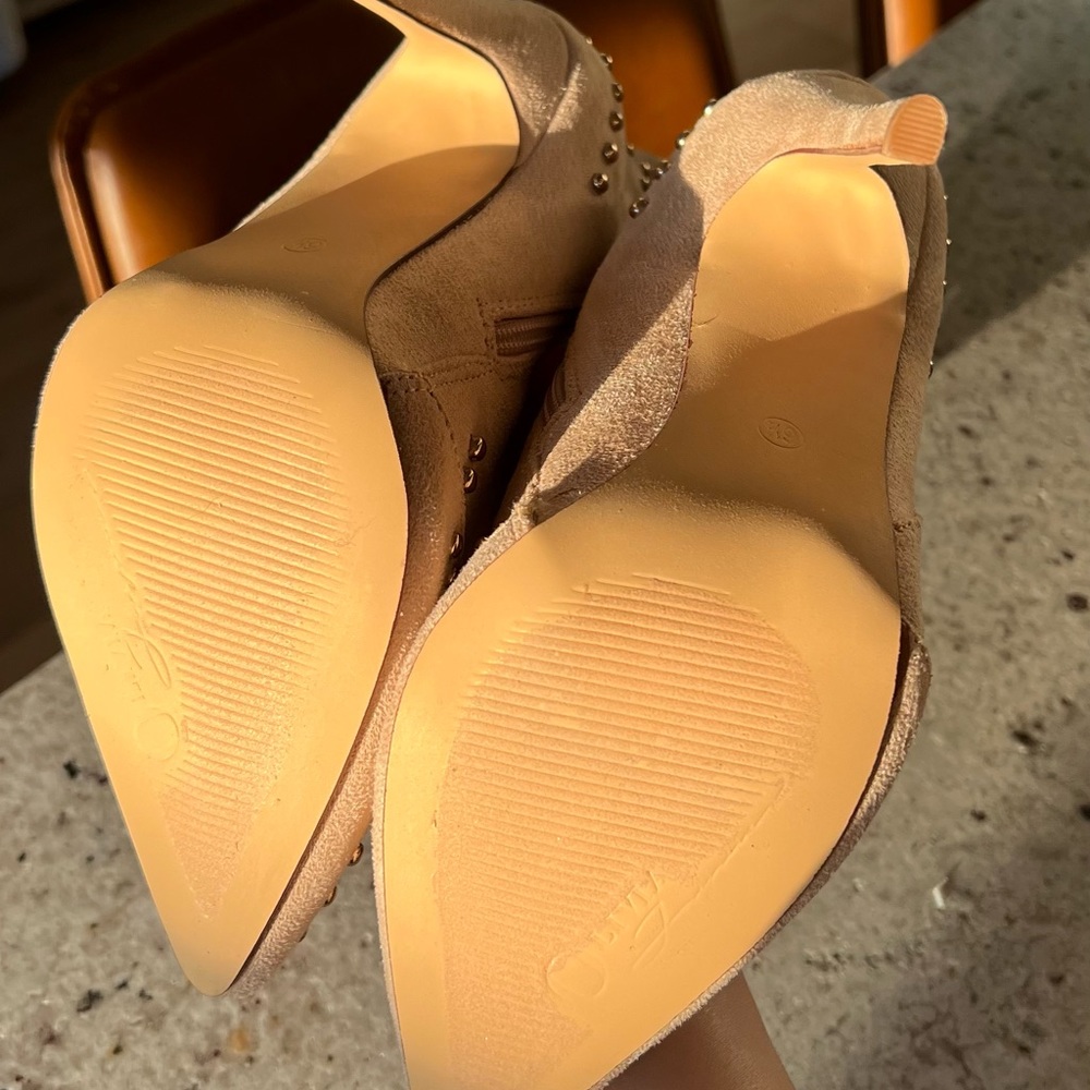 Heel Boots - Picture 4 of 6